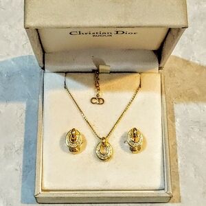 CHRISTIAN DIOR 18K GOLD PLATED DIOR NECKLACE & CLIP ON EARRINGS SET IN BOX